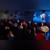 21 casais participaram de uma sessão especial de cinema promovida dentro da unidade de saúde
