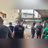No espaço foram encontrados diversos suportes para gaiolas, além de troféus e medalhas