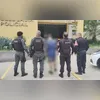 O homem foi levado para a 76ª DP (Centro de Niterói), onde permaneceu preso