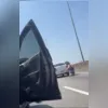 Imagem ilustrativa da imagem Motoristas tentam se proteger de tiroteio no Rio; vídeo