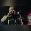 A influenciadora digital de 26 anos foi coroada rainha de bateria da escola