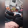 Um dos ônibus foi atingido por tiros na Avenida Brasil