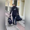 Motocicleta e droga apreendidas pela Polícia Militar durante abordagem aos suspeitos