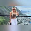 Imagem ilustrativa da imagem Prefeita viraliza após dançar forró de biquíni; vídeo