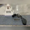 Momento em que um segurança foi rendido pelos bandidos