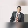 Ferette (Murilo Benício) é um homem poderoso e respeitado, que ganha homenagens do governo pelo trabalho social que realiza