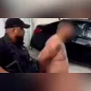 Agentes da 126ª DP (Cabo Frio) chegaram ao local após investigações que indicaram a presença do criminoso na comunidade