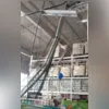 Imagem ilustrativa da imagem Teto desaba e interdita mercado na Baixada Fluminense; vídeo