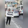 congestionamento chega a cerca de 6 quilômetros, com a faixa da esquerda ainda bloqueada