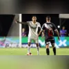 Time inglês decidiu a partida já no primeiro tempo