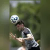 Na foto, o técnico Filipe Luís comandando o treino do Flamengo