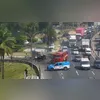 De acordo com o Centro de Operações Rio, da Prefeitura, o trânsito na via está intenso por causa do acidente.