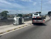 Capotamento na Avenida Brasil deixa dois feridos