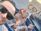 Família de Niterói cria 'piscina premium' e faz sucesso em aniversário