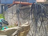 Galpão é flagrado com 'gato' de luz em Maricá