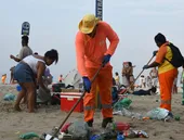 Garis dão show no pós-Réveillon e limpam Niterói em tempo recorde