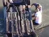 Idoso morre após carro despencar em rio; criança entre feridos