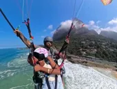 Vídeo: turista passa mal e desmaia em salto de paraquedas no Rio