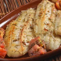Filé de peixe com alho e alecrim para o Dia de São Pedro