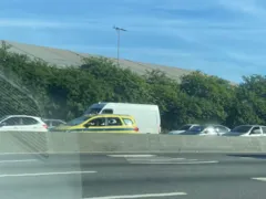 Acidente com 3 carros e moto para a Ponte no sentido Niterói