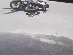 Acidente entre carro e moto deixa ferido em Niterói