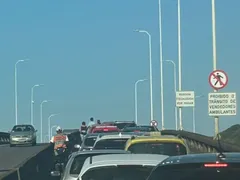 Acidente na Ponte deixa um ferido e complica trânsito em Niterói