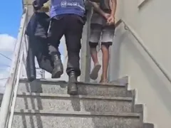 Após assumir 'plantão' no tráfico, adolescente é apreendido