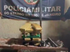 Armas e drogas são encontradas em construção abandonada em São Gonçalo