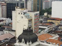 Assaltante ataca estabelecimento comercial e acaba rendido por populares em Niterói