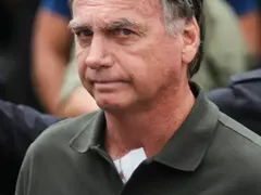 Bolsonaro permanece preso após alegar 'paranoia' para retirar tornozeleira