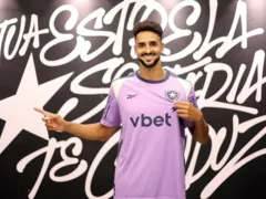 Botafogo oficializa contratação de Chris Ramos para o ataque