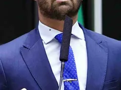 Eduardo Bolsonaro é cassado e deixa de ser deputado