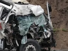 Engavetamento com caminhões deixa ferido na Serra das Araras