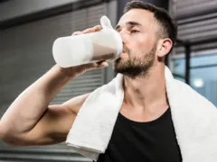 Erro comum na dieta pode estar limitando seu crescimento muscular; e ninguém fala disso