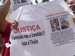 Famílias alegam inocência de jovens presos em Niterói