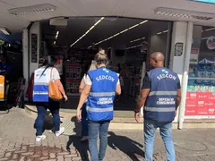 Farmácias e supermercados autuados por irregularidades na Baixada
