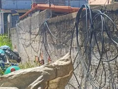 Galpão é flagrado com 'gato' de luz em Maricá