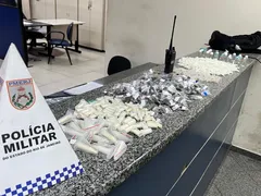 Homem é preso por tráfico de drogas em Maricá