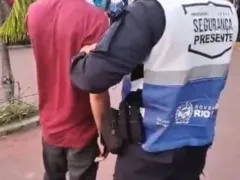 Homem mostra partes íntimas para dentista e é preso no Rio