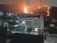 Incêndio atinge área de mata em morro na Zona Norte do Rio