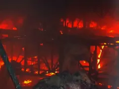 Incêndio atinge galpões de escolas de samba no Rio; vídeo