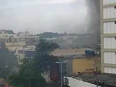 Incêndio volta a atingir loja O Amigão no Rio