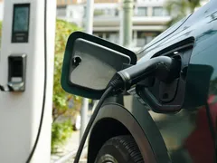 Inconstitucionalidade da lei municipal de Niterói sobre recarga de veículos elétricos