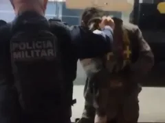Ladrão ataca loja e acaba 'pego no pulo' em Maricá; vídeo