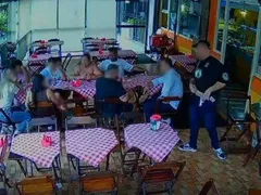 Ladrão finge ser cliente e assalta restaurante no Rio