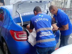 Mais de 15 mil sandálias falsificadas são apreendidas no Rio