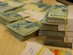 Mais de R$ 90 mil em espécie achados em carro de Bacellar