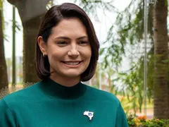 Michelle Bolsonaro vai receber o título de cidadã niteroiense