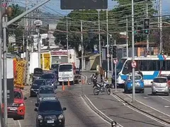 Motociclista em estado grave após acidente com ônibus