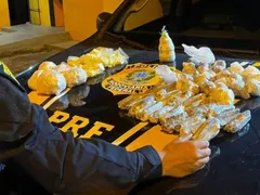 Mulher é presa com granada e drogas em ônibus no Rio